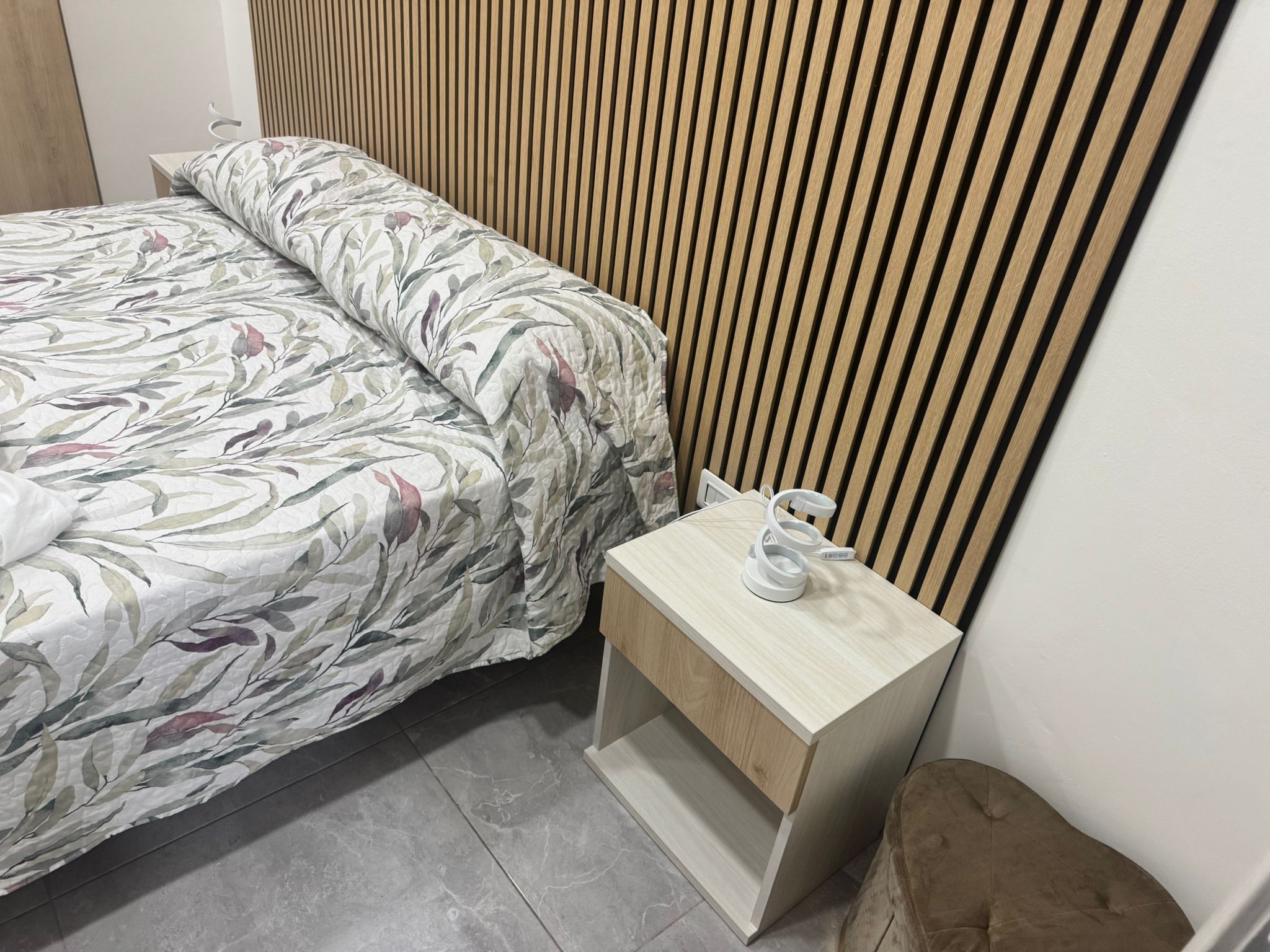 Bedroom detail with nightstand in the ALI APARTMENT